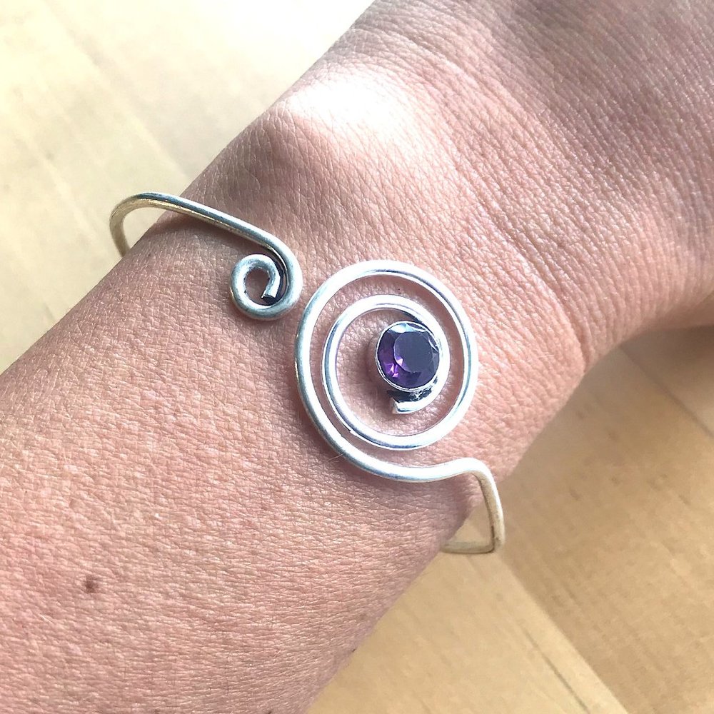 Unique wire cuff bracelet, Silver Swirl with Purple - Picture 7 of 12